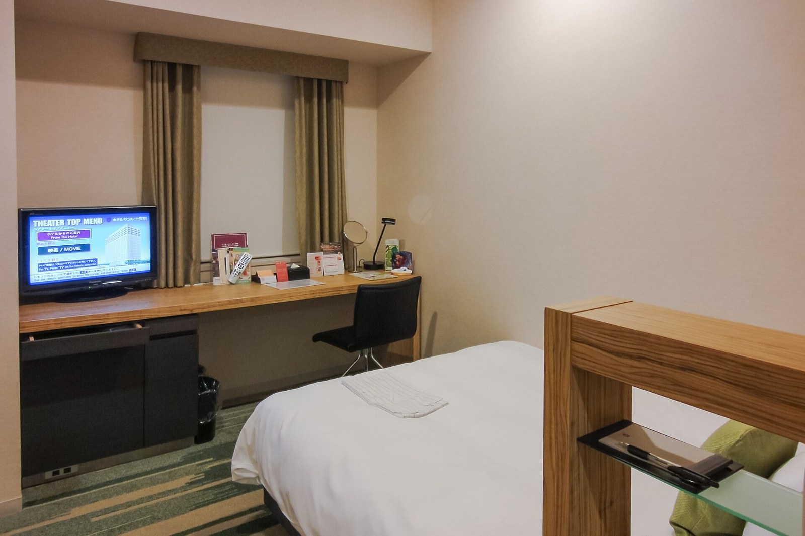 Checking In Late at a Japanese Hotel